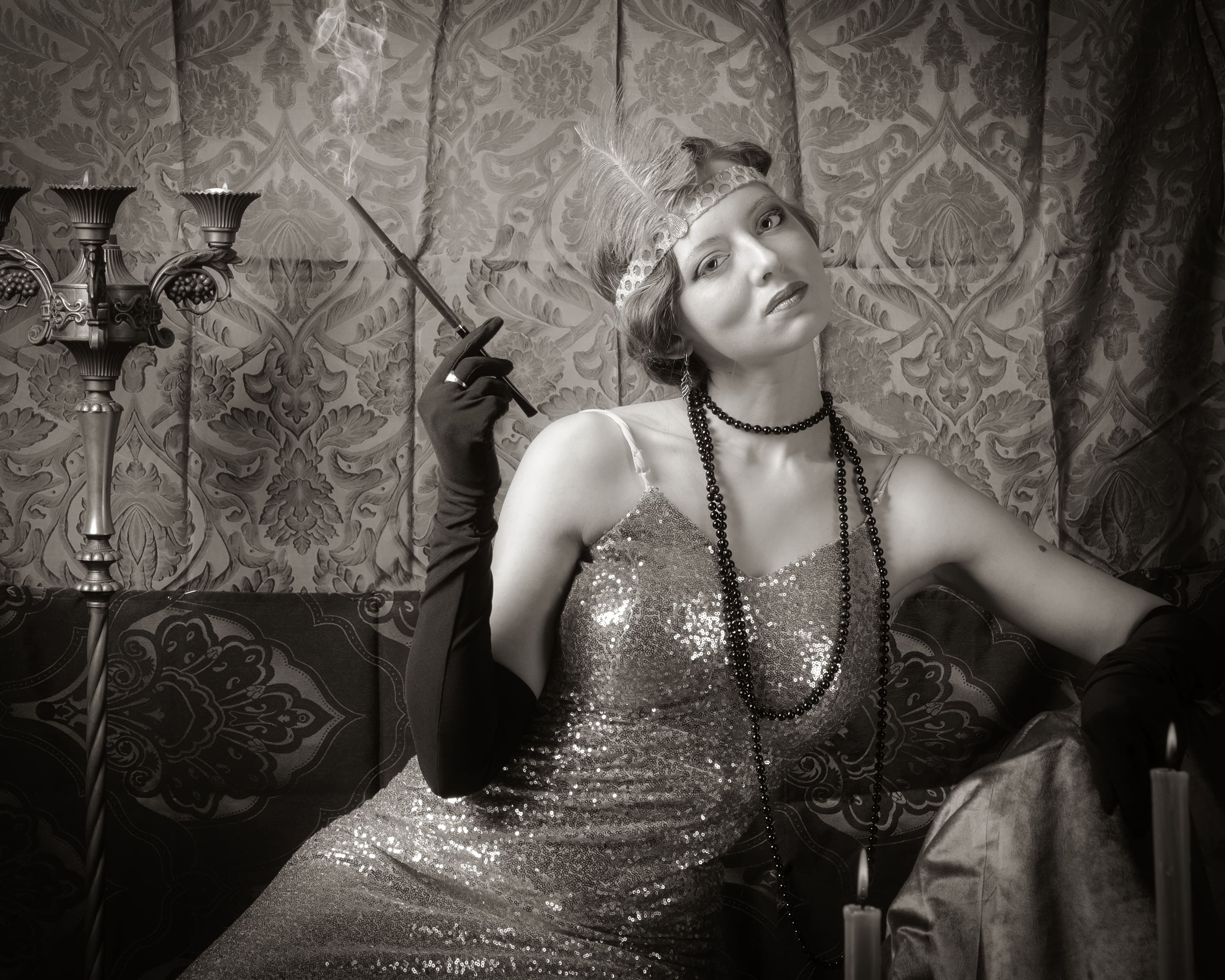 Moda Anilor 1920: Deceniul Care a Eliberat Femeia prin Stil