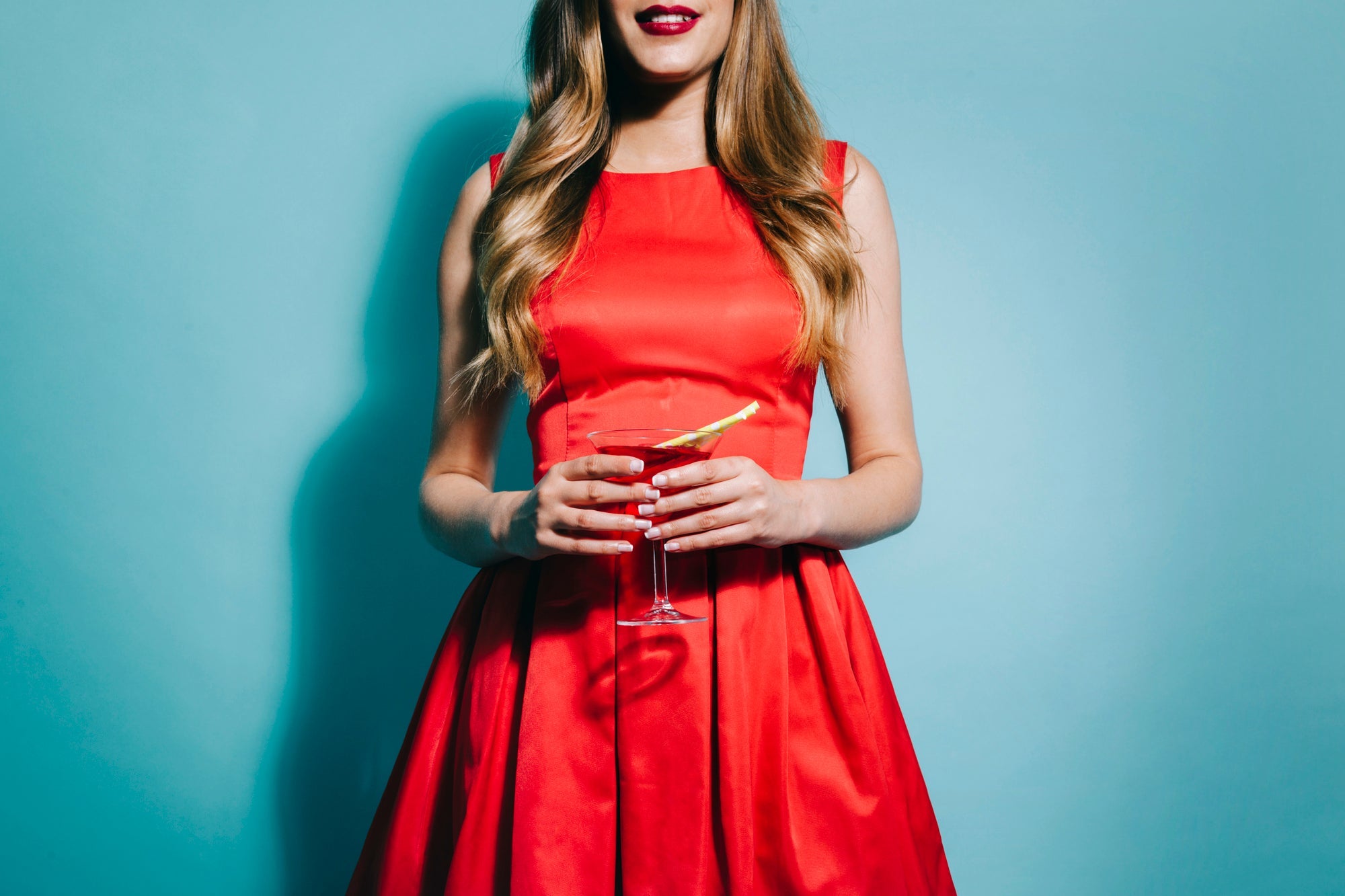 Ținută de cocktail: Cum să atingi echilibrul perfect între rafinament și relaxare