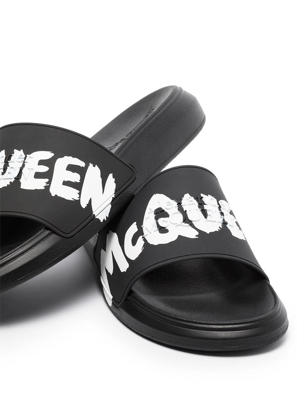 Чехли с графити и лого на Alexander McQueen
