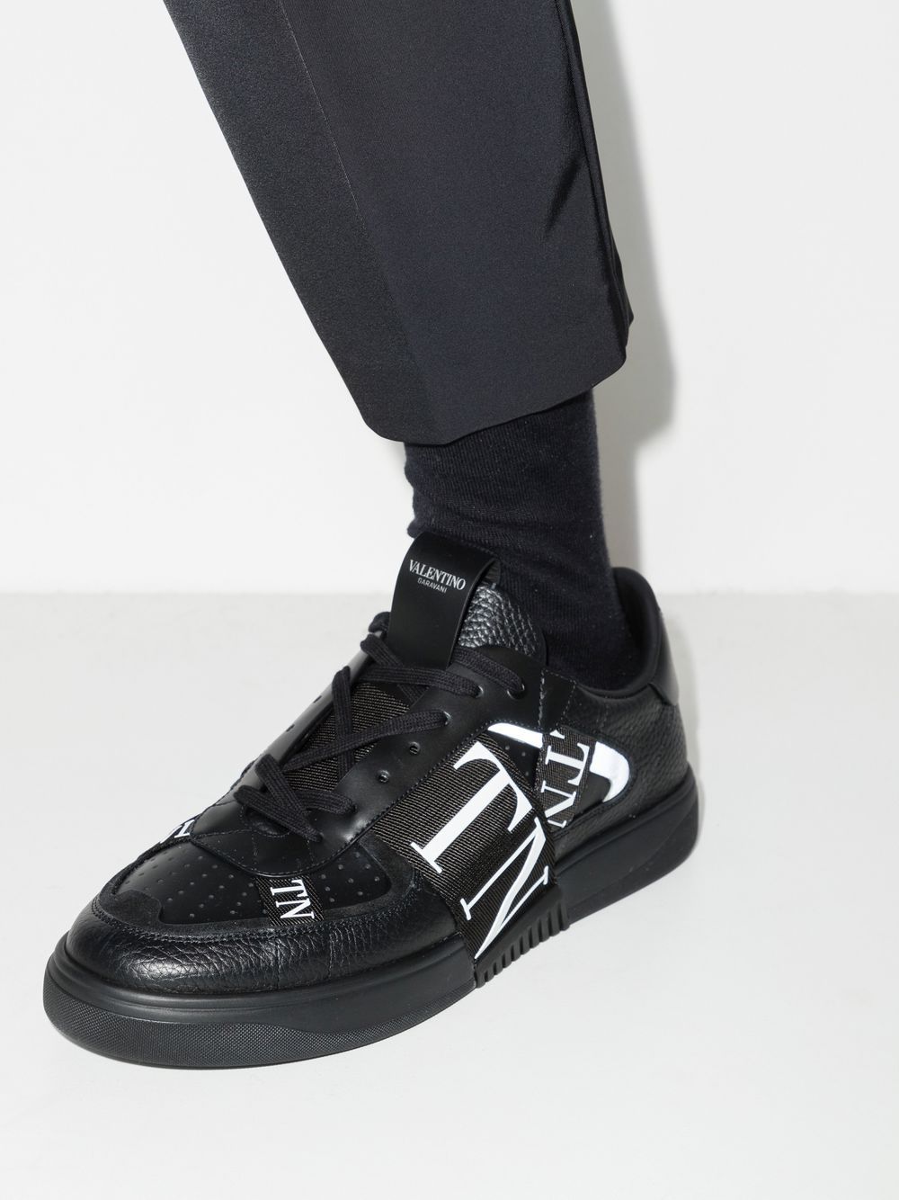 Valentino Garavani VL7N low-top leather sneakers2