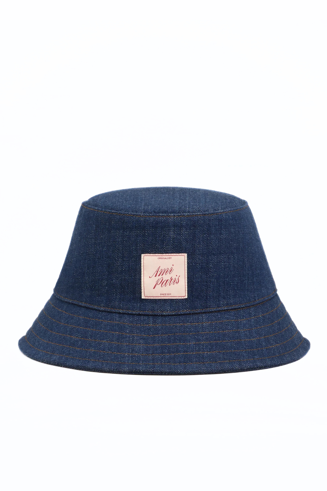 Червена шапка Ami de Coeur с бродерия Ami Paris