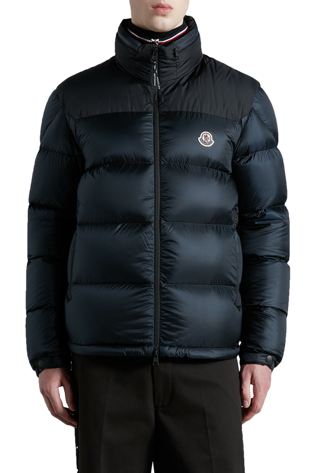 Яке с качулка Moncler Sassiere с детайли от лещи, черно