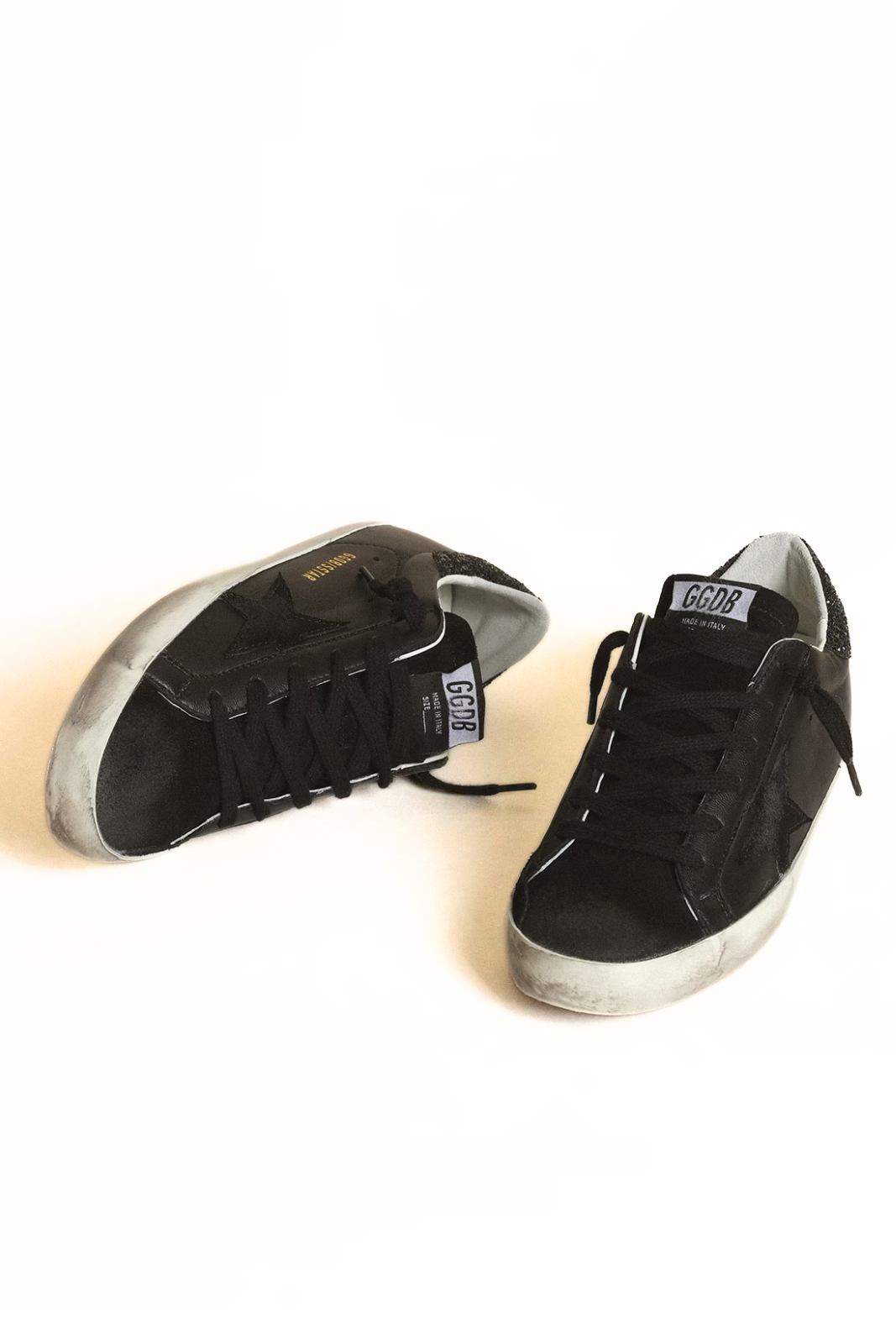 Мъжки кецове Golden Goose Super-Star с велурена звезда и синя лента за ток